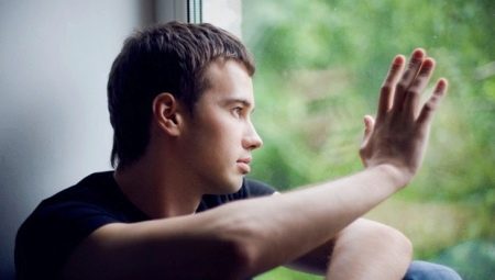 Чоловік-інтроверт: особливості поведінки такого хлопця у відносинах і в любові. Як з ним спілкуватися? Як зрозуміти, чи закоханий чи інтроверт?