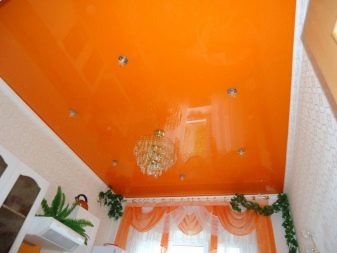 Колір стелі на кухні (53 фото): стелі червоного, сірого, жовтого та інших квітів. Який колір краще вибрати? kol r stel na kuhn 53 foto stel chervonogo s rogo zhovtogo ta nshih kv t v yakiy kol r krasche vibrati 49 - Колір стелі на кухні (53 фото): стелі червоного, сірого, жовтого та інших квітів. Який колір краще вибрати?