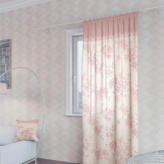 Штори для сірої спальні (56 фото): які штори підійдуть для сіро-білих і сіро-бежевих стін? Як підібрати колір штор для іншого дизайну в сірих тонах? shtori dlya s ro spal n 56 foto yak shtori p d ydut dlya s ro b lih s ro bezhevih st n yak p d brati kol r shtor dlya nshogo dizaynu v s rih tonah 27 - Штори для сірої спальні (56 фото): які штори підійдуть для сіро-білих і сіро-бежевих стін? Як підібрати колір штор для іншого дизайну в сірих тонах?