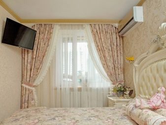 Штори в зал на стельовий карниз (40 фото): як вибрати штори для кутових карнизів у вітальню? Які бувають карнизи для штор? Приклади інтер’єру shtori v zal na stel oviy karniz 40 foto yak vibrati shtori dlya kutovih karniz v u v tal nyu yak buvayut karnizi dlya shtor prikladi nter ru 29 - Штори в зал на стельовий карниз (40 фото): як вибрати штори для кутових карнизів у вітальню? Які бувають карнизи для штор? Приклади інтер’єру