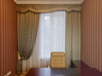 Штори в зал на стельовий карниз (40 фото): як вибрати штори для кутових карнизів у вітальню? Які бувають карнизи для штор? Приклади інтер’єру shtori v zal na stel oviy karniz 40 foto yak vibrati shtori dlya kutovih karniz v u v tal nyu yak buvayut karnizi dlya shtor prikladi nter ru 36 - Штори в зал на стельовий карниз (40 фото): як вибрати штори для кутових карнизів у вітальню? Які бувають карнизи для штор? Приклади інтер’єру