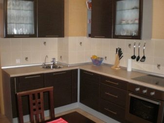 vbudovan kutov kuhn 39 foto plyusi m nusi kutovih kuhonnih garn tur v z vbudovanoyu pobutovoyu tehn koyu var anti dizaynu 18 - Вбудовані кутові кухні (39 фото): плюси і мінуси кутових кухонних гарнітурів з вбудованою побутовою технікою, варіанти дизайну